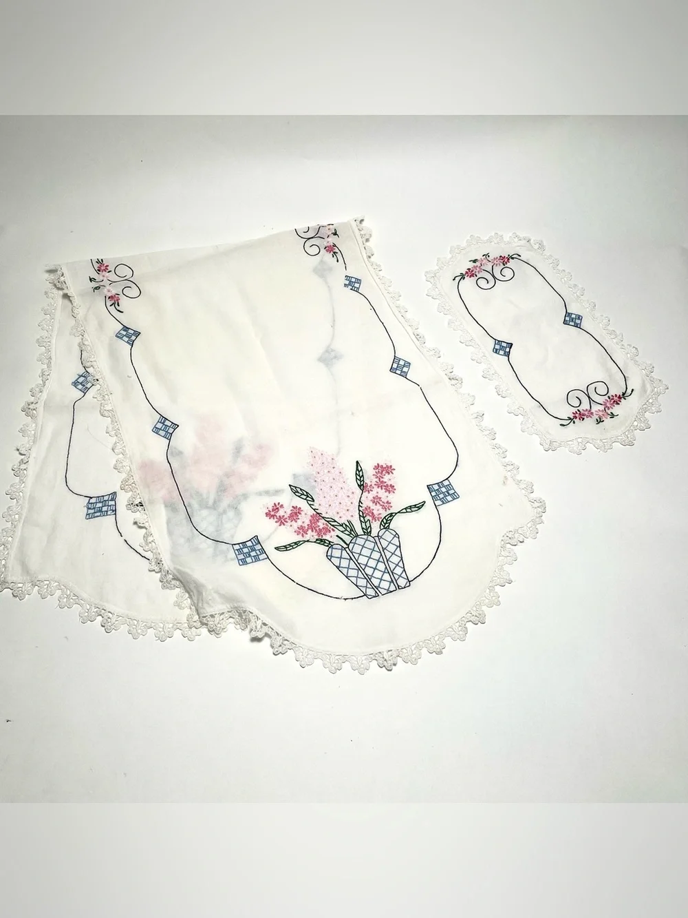 Vintage Hand Embroidered Table Runner Dresser Scarf Set Pink Floral Crochet Lace
